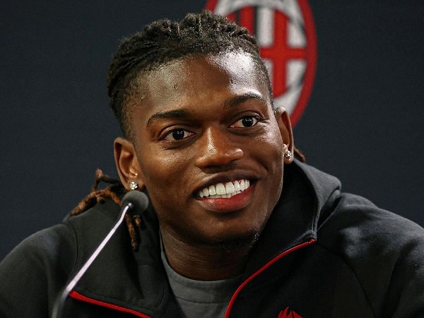 Brace Rafael Leao dan Okafor Warnai Kemenangan Milan di Perth